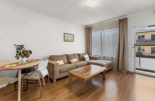 Hove Apartamento | Seaside Retreat Steps from Hove Beach