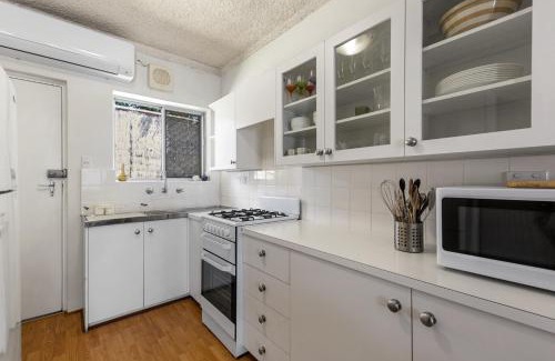 Hove Apartamento | Seaside Retreat Steps from Hove Beach