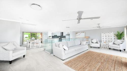 Salamander Bay Casa | Seaside Sanctuary - Waterfront Luxury Home with Heated Pool