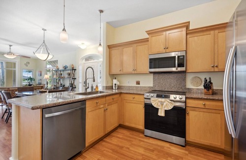 Ko Olina Condominio | Seaside Sanctum: Work and Play