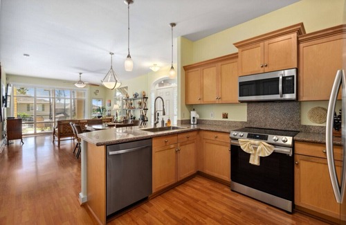 Ko Olina Condominio | Seaside Sanctum: Work and Play