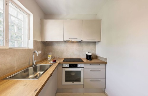 Vouliagmeni Apartamento | Seaside Secret by BluPine