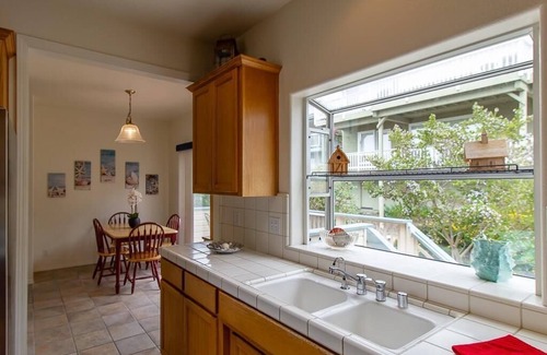 Marine Terrace Casa | Serenity by the Sea ~ 3 KING + 2 Queen Suites ~ Walk 2 Blocks 2 the BEACH!
