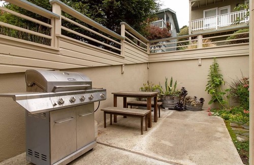 Marine Terrace Casa | Serenity by the Sea ~ 3 KING + 2 Queen Suites ~ Walk 2 Blocks 2 the BEACH!