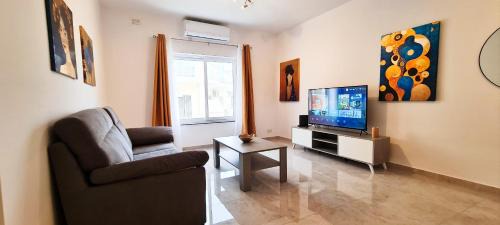 Għadira Apartamento | Seaside Serenity 6 - few mins walk to the beach by QuickTrips