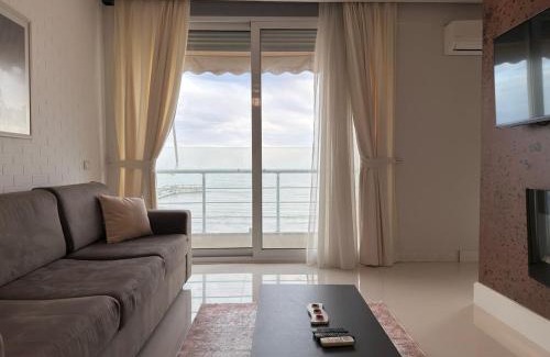 Elbasan Apartamento | Seaside Serenity