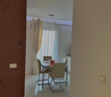 Elbasan Apartamento | Seaside Serenity