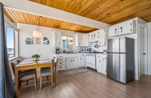Southworth Casa | Seaside Serenity Beach Getaway w/ kayaks & SUPs!