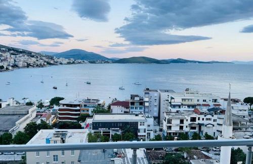 Qender Apartamento | Seaside Serenity! FREE PARKING!