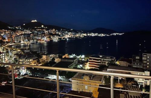 Qender Apartamento | Seaside Serenity! FREE PARKING!