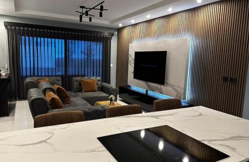 Qawra Apartamento | Seaside Serenity Maisonette - Private Pool