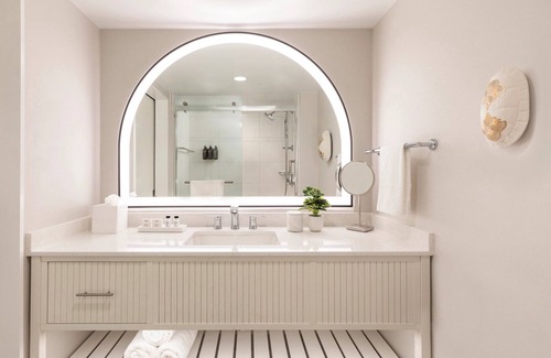 Singer Island Hotel | Seaside Serenity Awaits! Outdoor Swimming Pool, Pet-friendly Property!