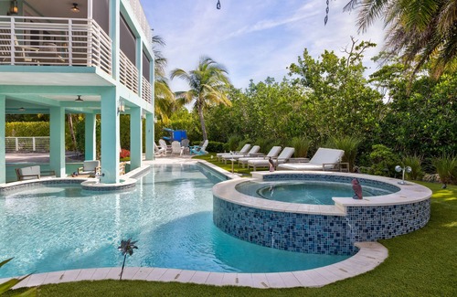 Winston Waterways Casa | Seaside Serenity: Your Ultimate Getaway Awaits in Key Largo