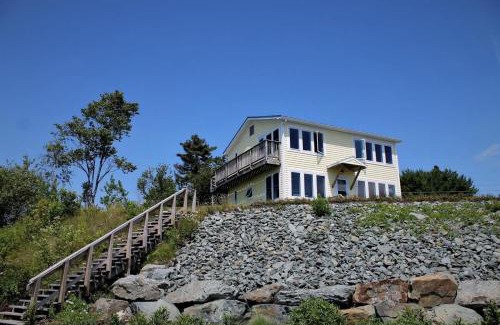 Ellsworth Casa | Seaside Spindle Cottage