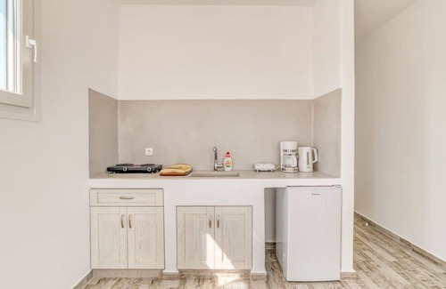 Aliki Apartamento | Seaside Splendor - Apollo s Poolside Retreat