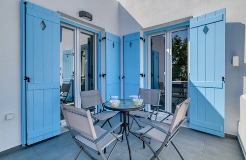 Aliki Apartamento | Seaside Splendor - Apollo s Poolside Retreat