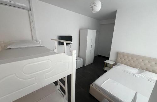 Shkembi i Kavajes Hotel | Seaside Stay Toska