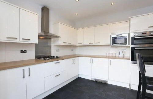 Thornton-Cleveleys Casa | Seaside Stroll Retreat With Free Parking
