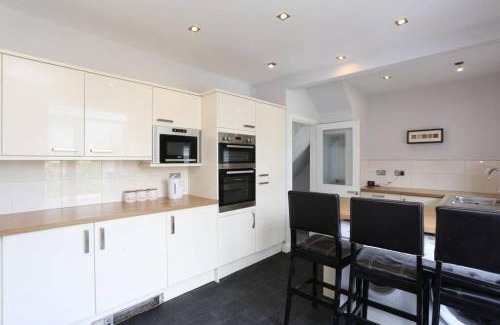 Thornton-Cleveleys Casa | Seaside Stroll Retreat With Free Parking