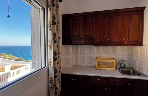 Avlakia Apartamento | Seaside studio with a view