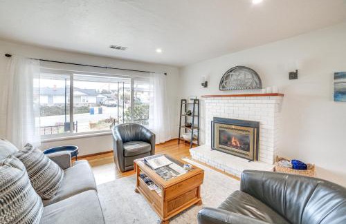 Seaside Casa | Seaside Vacation Rental with Patio Near Monterey Bay