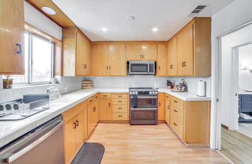 Seaside Cabaña | Seaside Vacation Rental w/ Patio Near Monterey Bay
