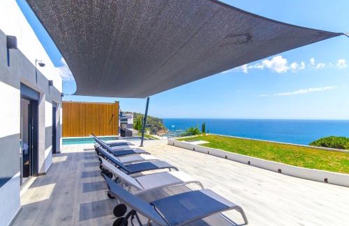 Lloret de Mar Villa | Seaside villa in Lloret de Mar with garden and pool view