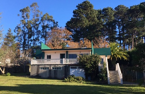 Ares Casa | Villa junto al mar, vista increíble y gran jardín tranquilo