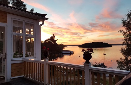 Vaxholm Casa | Terreno de mar, muelle propio con sauna. Carente de transparencia. Cerca de Estocolmo. 12 camas