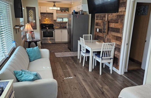Palmetto Cabaña | Seaside Waterfront Cottage. Perfect Nature Retreat for Kayaking or Fishing!