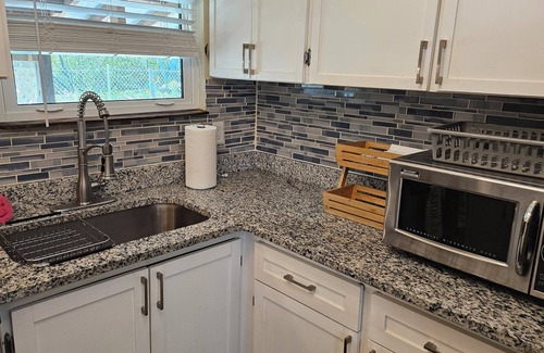 Palmetto Cabaña | Seaside Waterfront Cottage. Perfect Nature Retreat for Kayaking or Fishing!