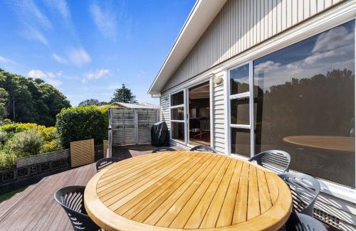 New Plymouth Casa | Seaside Weekender - New Plymouth Holiday Home