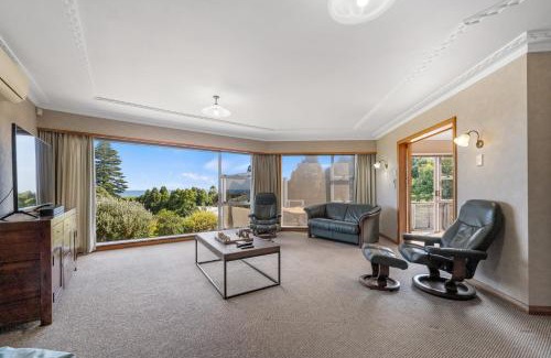 New Plymouth Casa | Seaside Weekender - New Plymouth Holiday Home