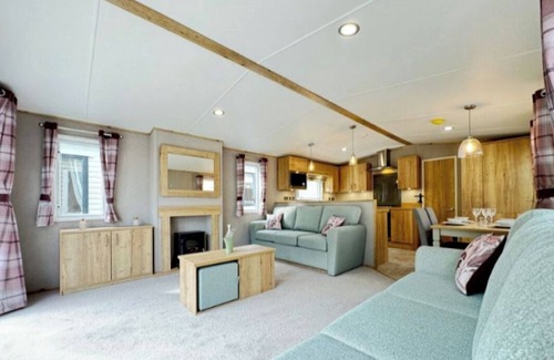 Felixstowe Cabina | SeasideEscape-6 Guests-IndoorPool-Garden-Bbq-Beach