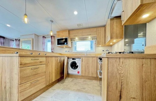 Felixstowe Cabina | SeasideEscape-6 Guests-IndoorPool-Garden-Bbq-Beach