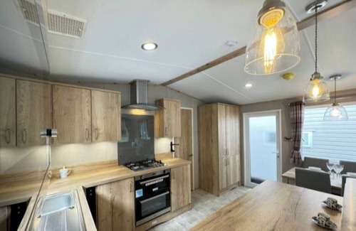 Felixstowe Cabina | SeasideEscape-6 Guests-IndoorPool-Garden-Bbq-Beach