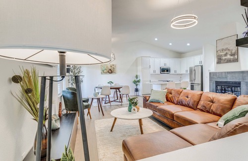 Aurora Condominio | Seasonal Pool, Balcony: Quiet & Cozy Aurora Condo!