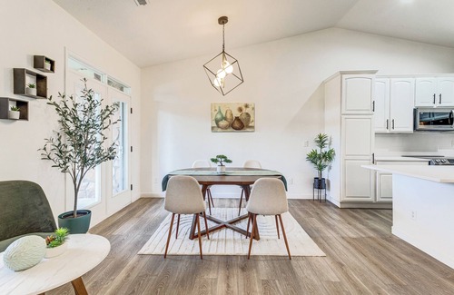 Aurora Condominio | Seasonal Pool, Balcony: Quiet & Cozy Aurora Condo!
