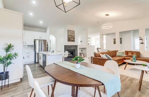 Aurora Condominio | Seasonal Pool, Balcony: Quiet & Cozy Aurora Condo!