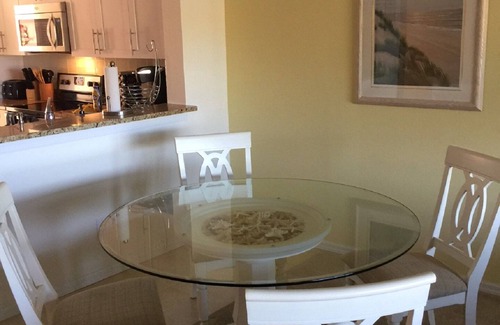 Imperial Golf Estates Condominio | Alquiler de temporada disponible en Abbey on the Lake. 1250 yessica Ann círculo.