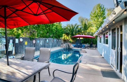 Loomis Casa | Seasonal Solar-Heated Pool - King and Queen Beds