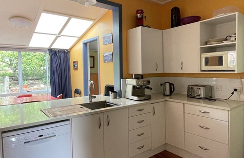 Waihi Beach Cabaña | Seasong - Waihi Beach Holiday Home