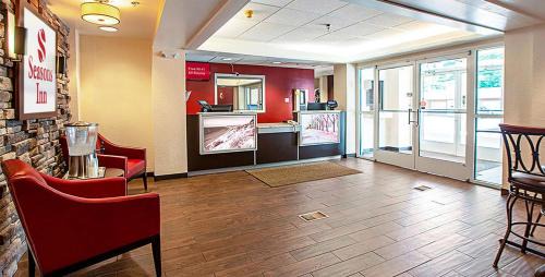 Traverse City Hotel | Seasons Inn Traverse City