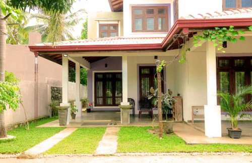 Dambulla Cama Y Desayuno | Seasons Villa Sigiriya, Sri Lanka