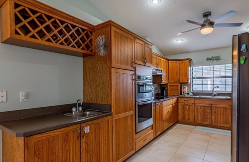 Marineland Acres Casa | Seastory Summary: Wel