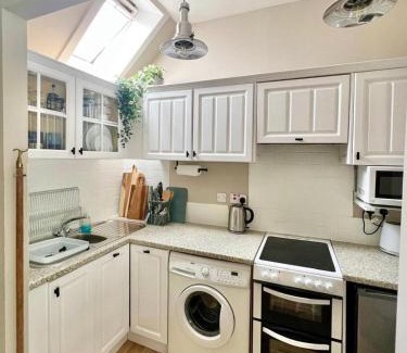 Lossiemouth Casa | Seatown Cottage - Stone's throw from beach