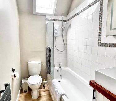 Lossiemouth Casa | Seatown Cottage - Stone's throw from beach