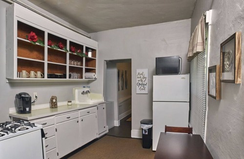 Fremont Apartamento | Seattle Fremont Neighborhood Apartment: "Walk To The Center Of The Universe"