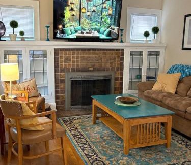 North Queen Anne Casa | Seattle-Queen Anne-7 BR 3 BA-One Block to SPU