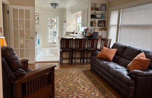 North Queen Anne Casa | Seattle-Queen Anne-7 BR 3 BA-One Block to SPU